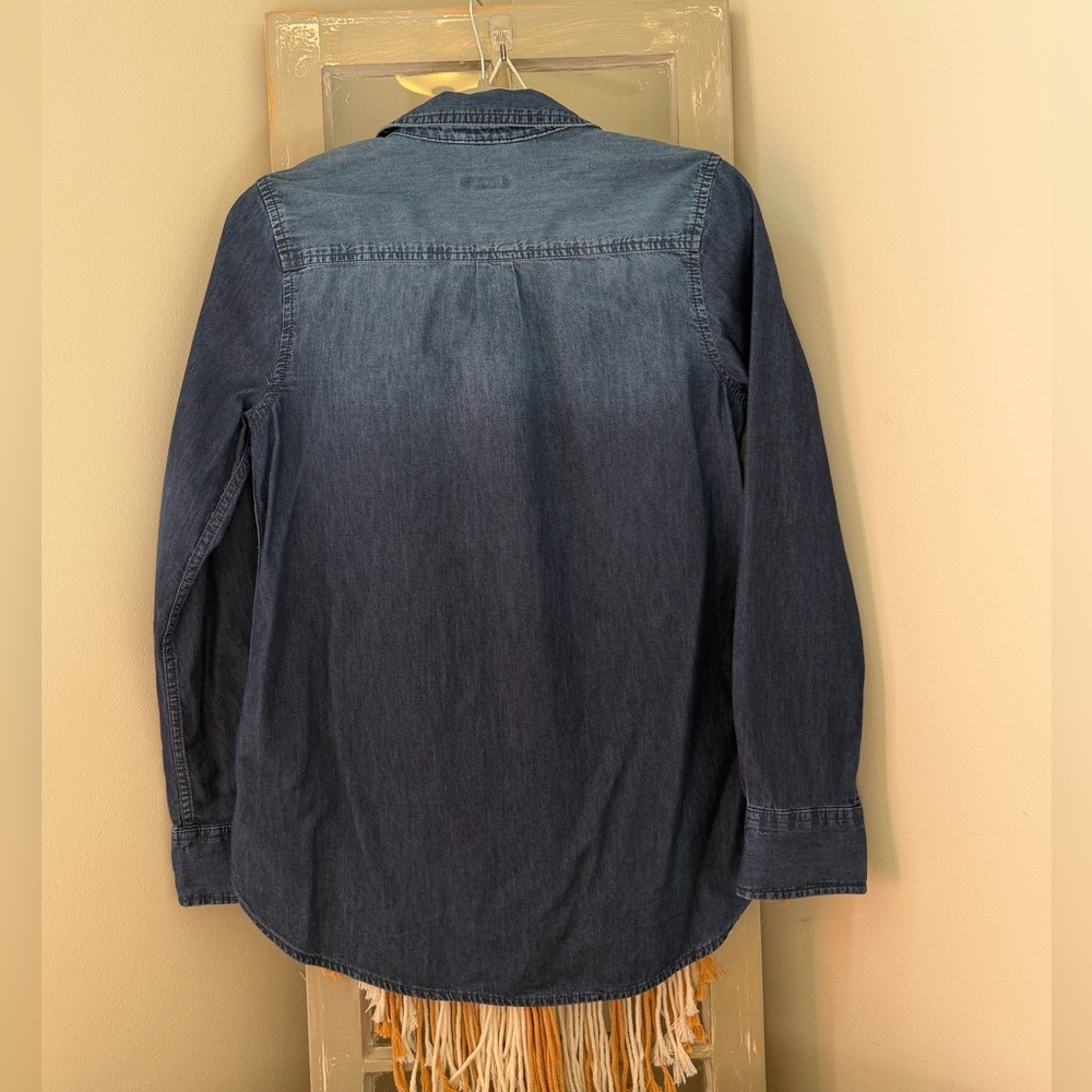 Denim chambray button up top size medium - Picture 2 of 4
